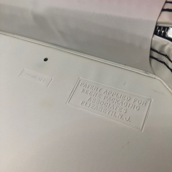 Sleek Vintage Round Zippered Cosmetic Travel Case - Picture 12 of 16